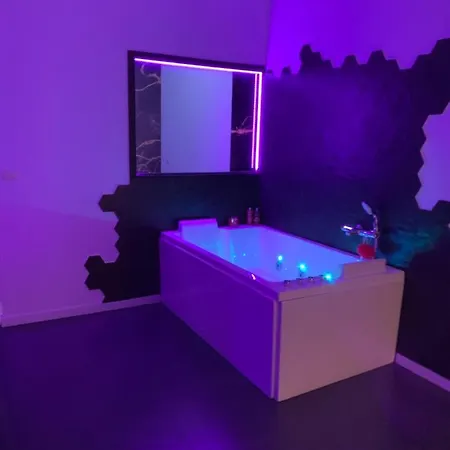 Loveroom : Avec Jacuzzi Privatif *