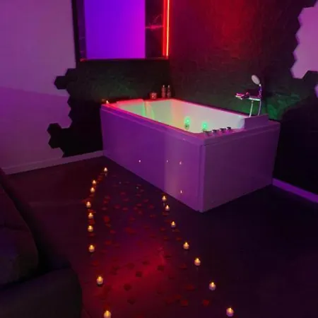Апартаменты Loveroom : Avec Jacuzzi Privatif