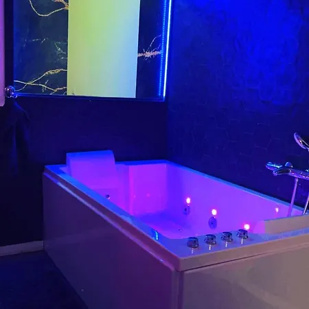 Loveroom : Avec Jacuzzi Privatif Апартаменты